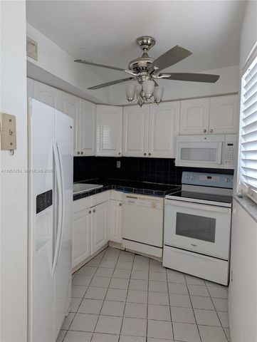 3948 NE 169th St 203, North Miami Beach, FL 33160