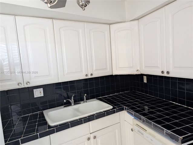 3948 NE 169th St 203, North Miami Beach, FL 33160