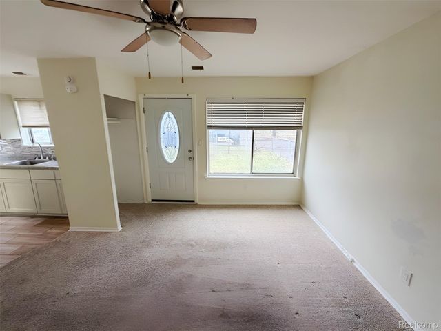 41 E Sheffield Avenue, Pontiac, MI 48340
