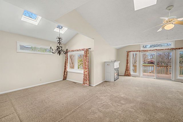 629 Arrowhead Ln, Salina, KS 67401