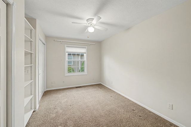 629 Arrowhead Ln, Salina, KS 67401