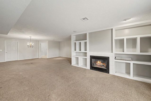 629 Arrowhead Ln, Salina, KS 67401