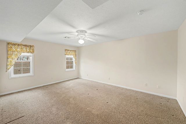 629 Arrowhead Ln, Salina, KS 67401