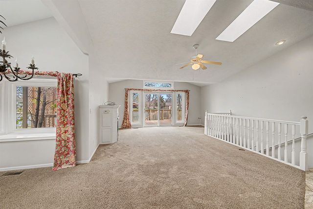 629 Arrowhead Ln, Salina, KS 67401