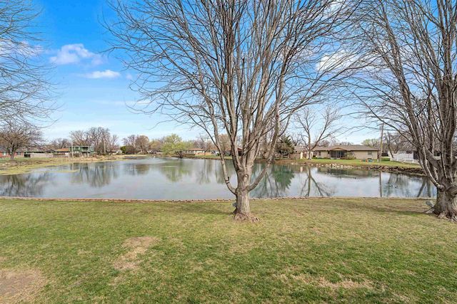 629 Arrowhead Ln, Salina, KS 67401