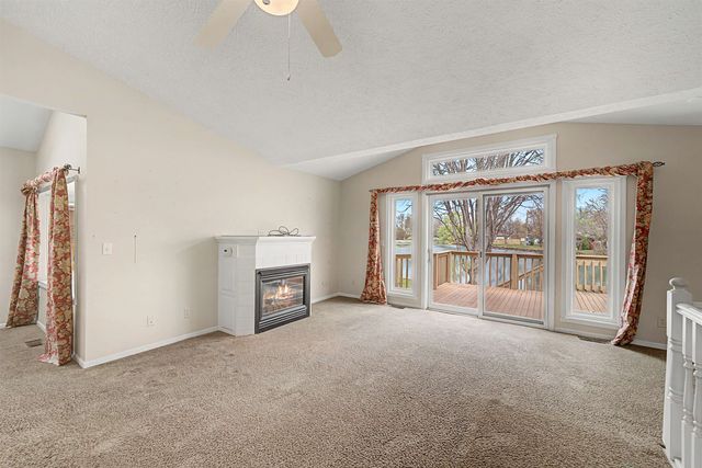 629 Arrowhead Ln, Salina, KS 67401