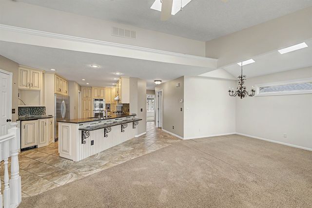 629 Arrowhead Ln, Salina, KS 67401