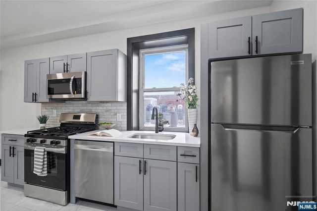 391 Central Avenue 5, Jersey City, NJ 07307