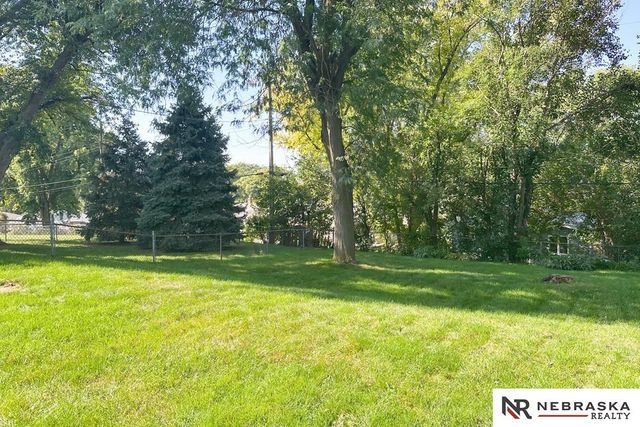 2406 S 46th Street, Omaha, NE 68106