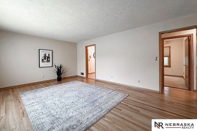 2406 S 46th Street, Omaha, NE 68106