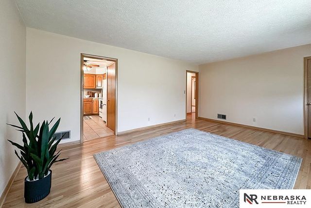 2406 S 46th Street, Omaha, NE 68106