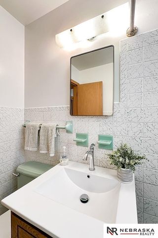 2406 S 46th Street, Omaha, NE 68106