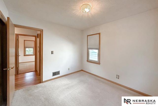 2406 S 46th Street, Omaha, NE 68106