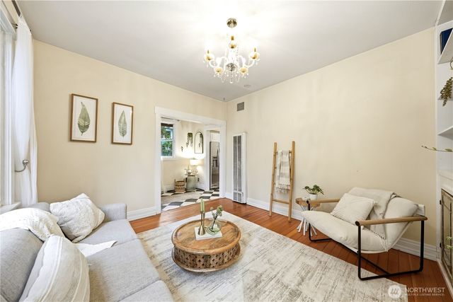 1110 NW 70th Street, Seattle, WA 98117