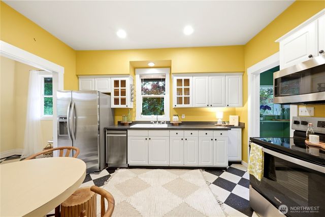 1110 NW 70th Street, Seattle, WA 98117