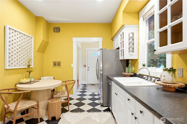 1110 NW 70th Street, Seattle, WA 98117