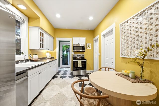 1110 NW 70th Street, Seattle, WA 98117