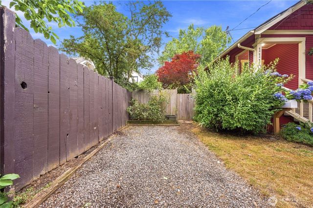 1110 NW 70th Street, Seattle, WA 98117