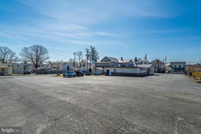 905 W MAIN ST, Mount Joy, PA 17552