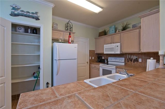 15110 Leeward Dr 203, Corpus Christi, TX 78418