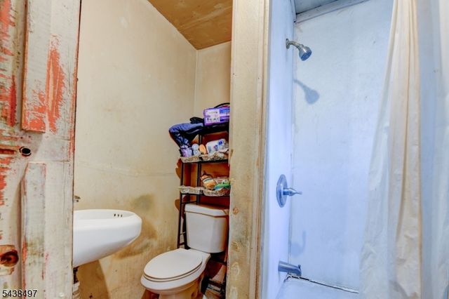 122 16Th Ave, Paterson City, NJ 07501