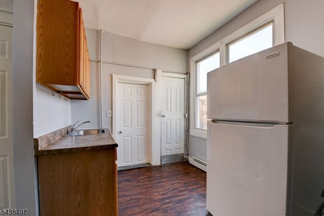 122 16Th Ave, Paterson City, NJ 07501