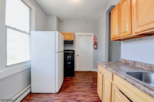 122 16Th Ave, Paterson City, NJ 07501