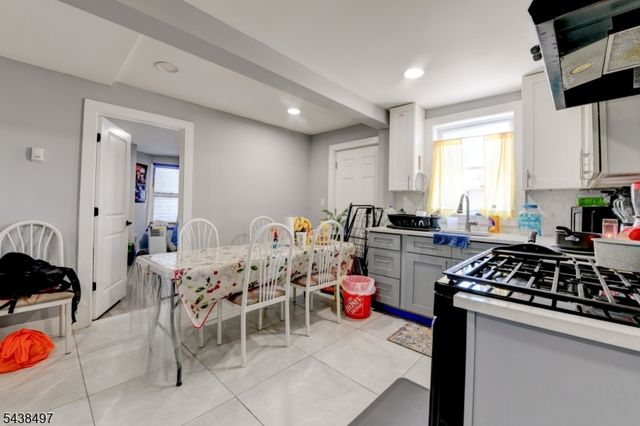 122 16Th Ave, Paterson City, NJ 07501