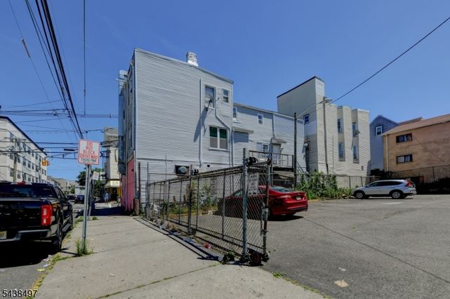 122 16Th Ave, Paterson City, NJ 07501