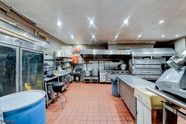 122 16Th Ave, Paterson City, NJ 07501