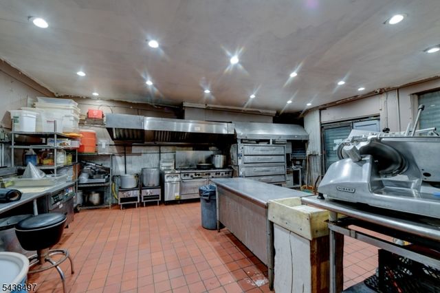 122 16Th Ave, Paterson City, NJ 07501