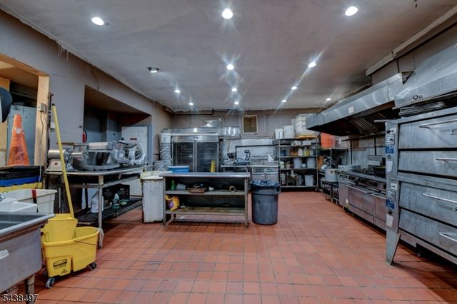 122 16Th Ave, Paterson City, NJ 07501