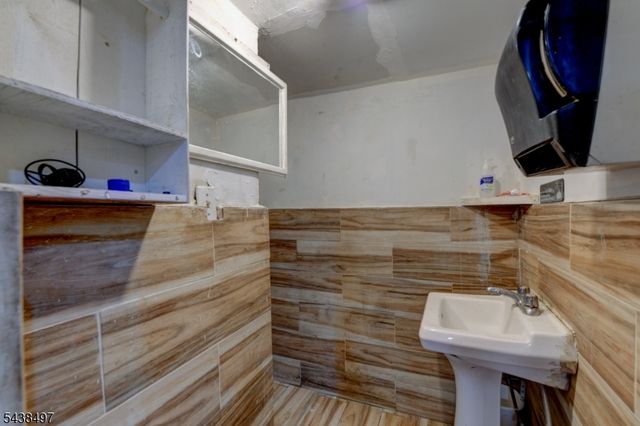 122 16Th Ave, Paterson City, NJ 07501