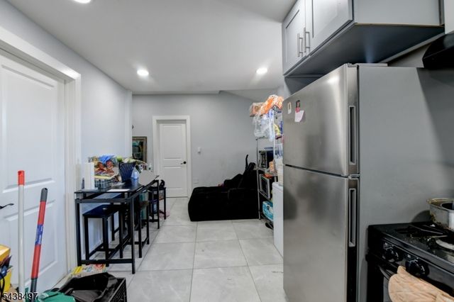 122 16Th Ave, Paterson City, NJ 07501