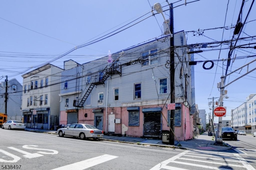 122 16Th Ave, Paterson City, NJ 07501