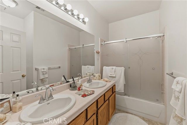 8613 N Whitney, Fresno, CA 93720