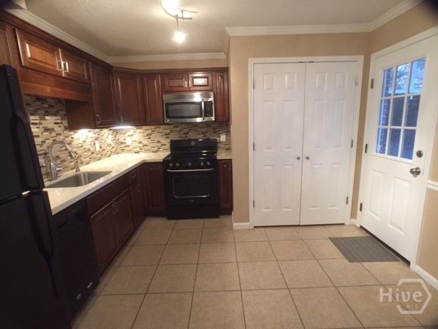 2165 S Milledge D6, Athens, GA 30605