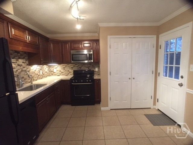 2165 S Milledge D6, Athens, GA 30605
