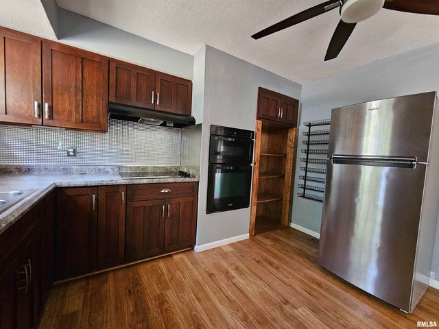 110 N Lark Lane, Carbondale, IL 62901