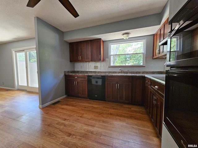 110 N Lark Lane, Carbondale, IL 62901