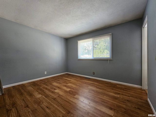 110 N Lark Lane, Carbondale, IL 62901