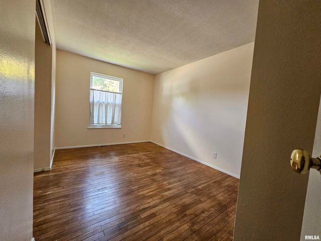 110 N Lark Lane, Carbondale, IL 62901