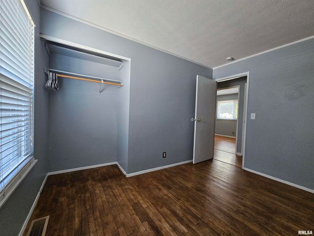 110 N Lark Lane, Carbondale, IL 62901