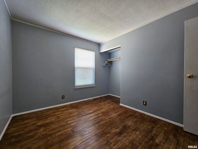 110 N Lark Lane, Carbondale, IL 62901