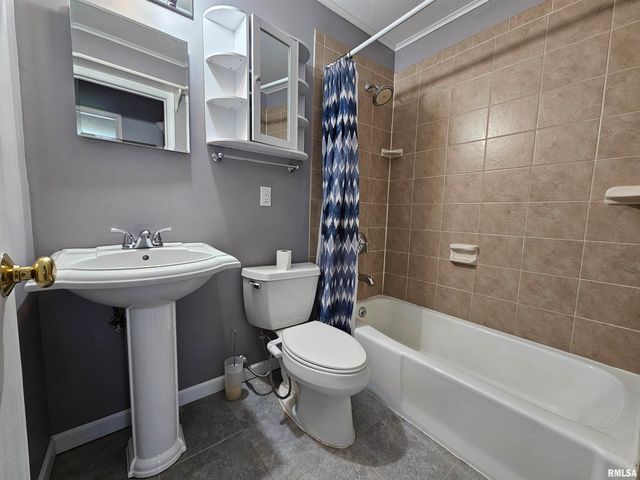 110 N Lark Lane, Carbondale, IL 62901