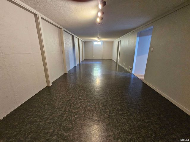 110 N Lark Lane, Carbondale, IL 62901