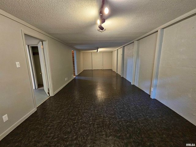 110 N Lark Lane, Carbondale, IL 62901