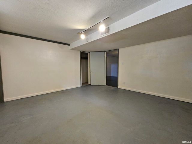 110 N Lark Lane, Carbondale, IL 62901