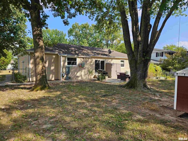 110 N Lark Lane, Carbondale, IL 62901