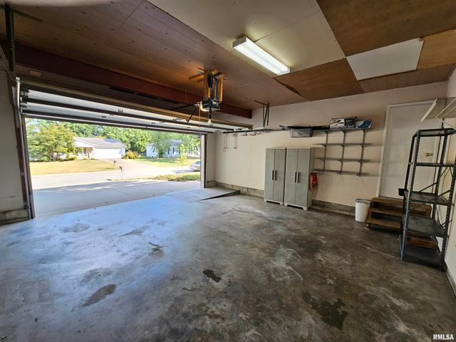 110 N Lark Lane, Carbondale, IL 62901